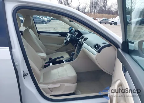 2012 Volkswagen Passat 2.5L Se z USA, uszkodzony, nr VIN 1VWBP7A35CC095001